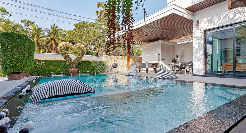 Casa en alquiler de 5 habitaciones en Bang Lamung, Chonburi