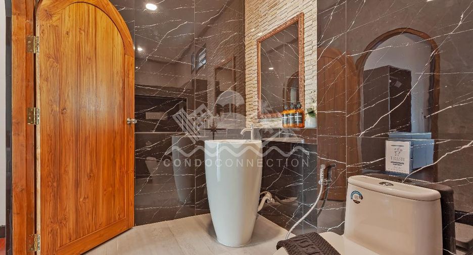Casa en alquiler de 5 habitaciones en Bang Lamung, Chonburi