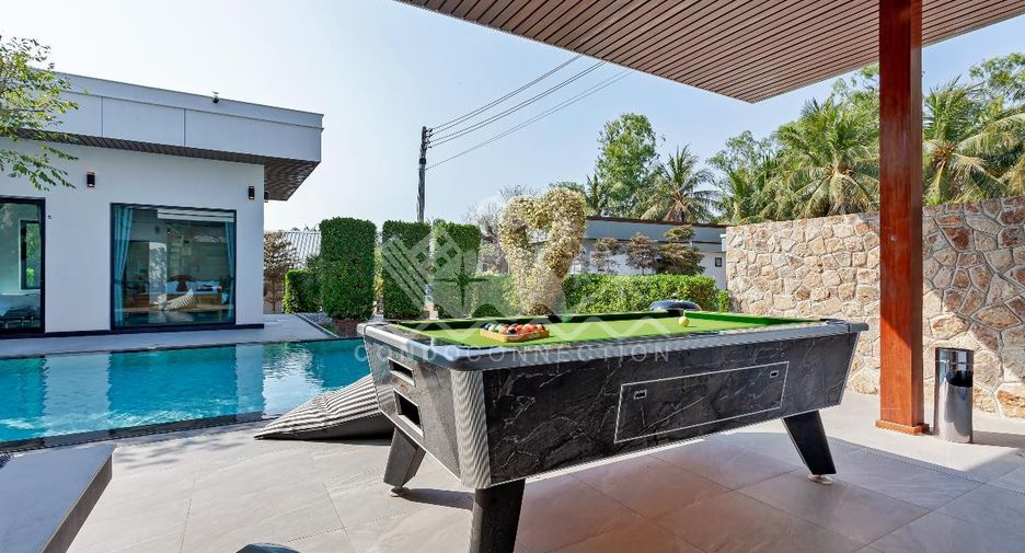 Casa en alquiler de 5 habitaciones en Bang Lamung, Chonburi