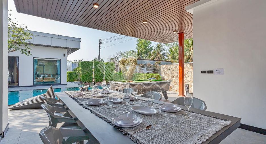 Casa en alquiler de 5 habitaciones en Bang Lamung, Chonburi