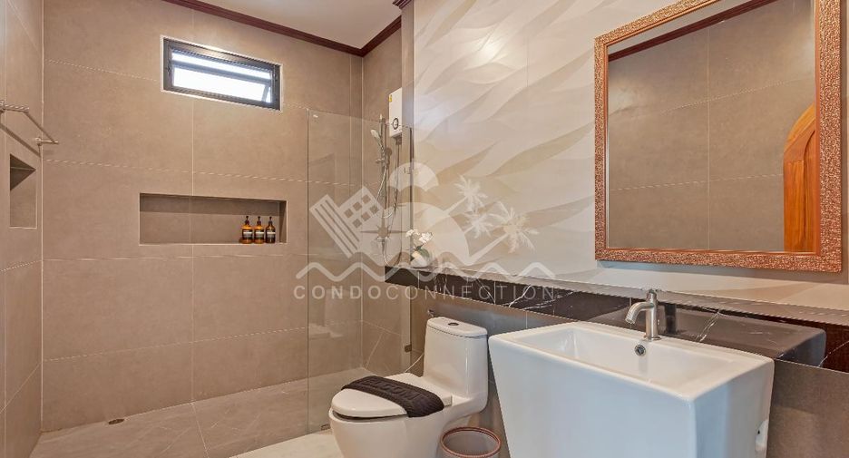 Casa en alquiler de 5 habitaciones en Bang Lamung, Chonburi