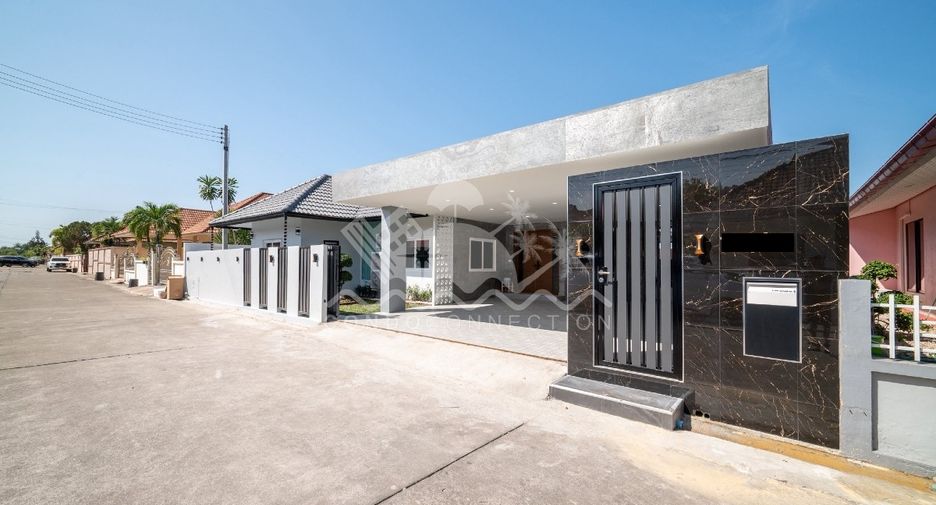 For sale 4 bedrooms house in Bang Lamung, Chonburi