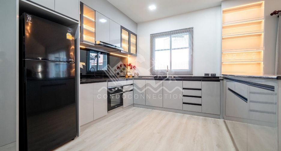 For sale 4 bedrooms house in Bang Lamung, Chonburi
