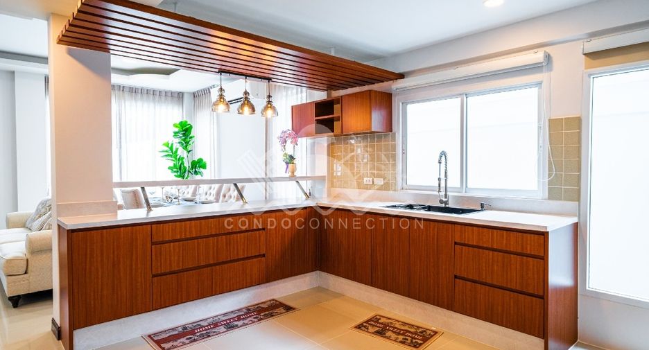 For sale 5 bedrooms house in Bang Lamung, Chonburi