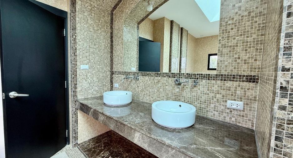 Продажа 4 спальни дом в Банг Ламунг, Чонбури