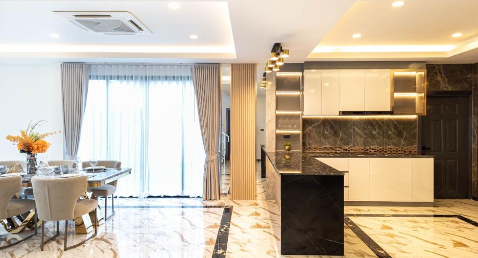 Casa en venta de 5 habitaciones en Bang Lamung, Chonburi