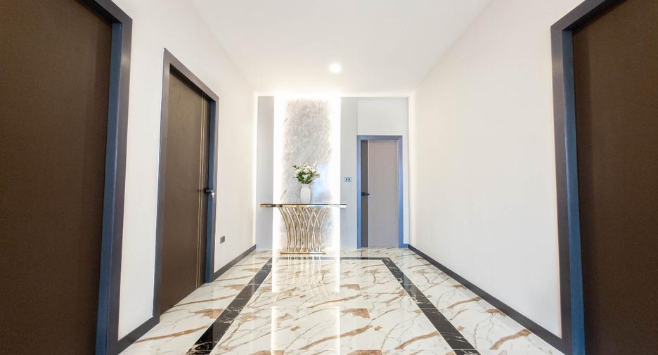 Casa en venta de 5 habitaciones en Bang Lamung, Chonburi