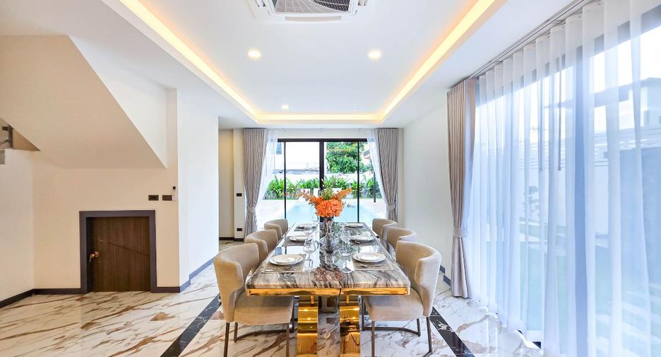 Casa en venta de 5 habitaciones en Bang Lamung, Chonburi