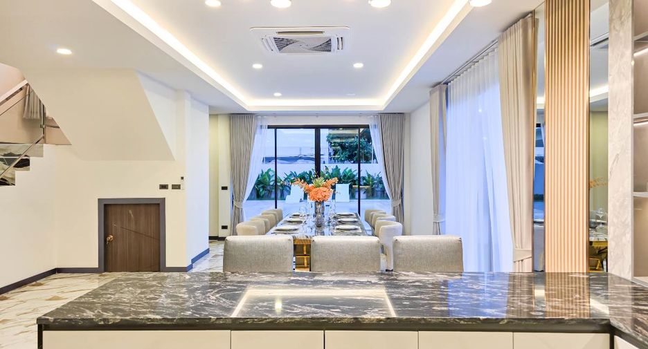 Casa en venta de 5 habitaciones en Bang Lamung, Chonburi
