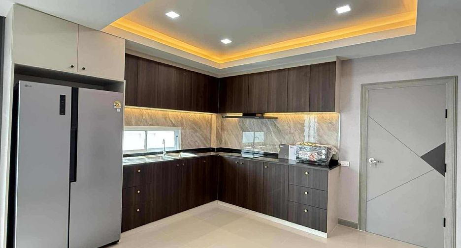 Casa en venta de 5 habitaciones en Bang Lamung, Chonburi