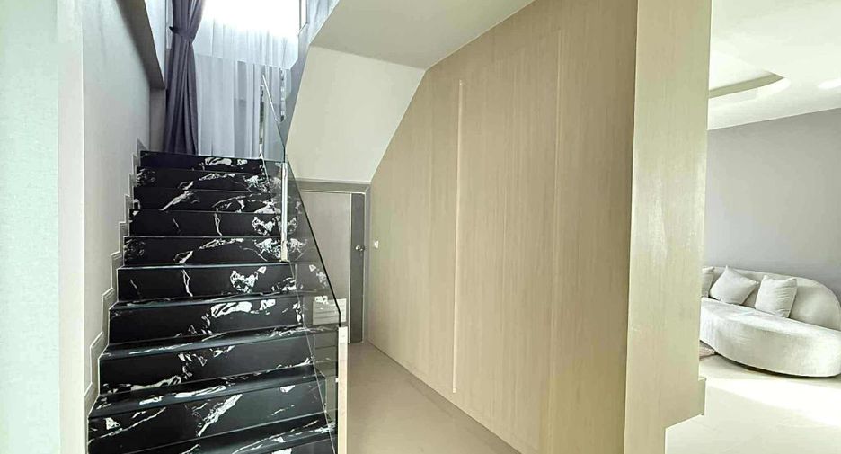 Casa en venta de 5 habitaciones en Bang Lamung, Chonburi