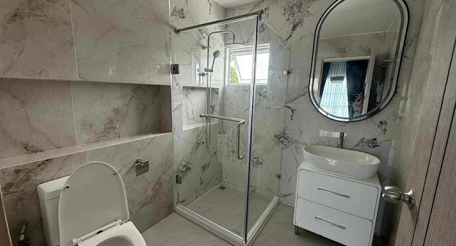 Casa en venta de 5 habitaciones en Bang Lamung, Chonburi