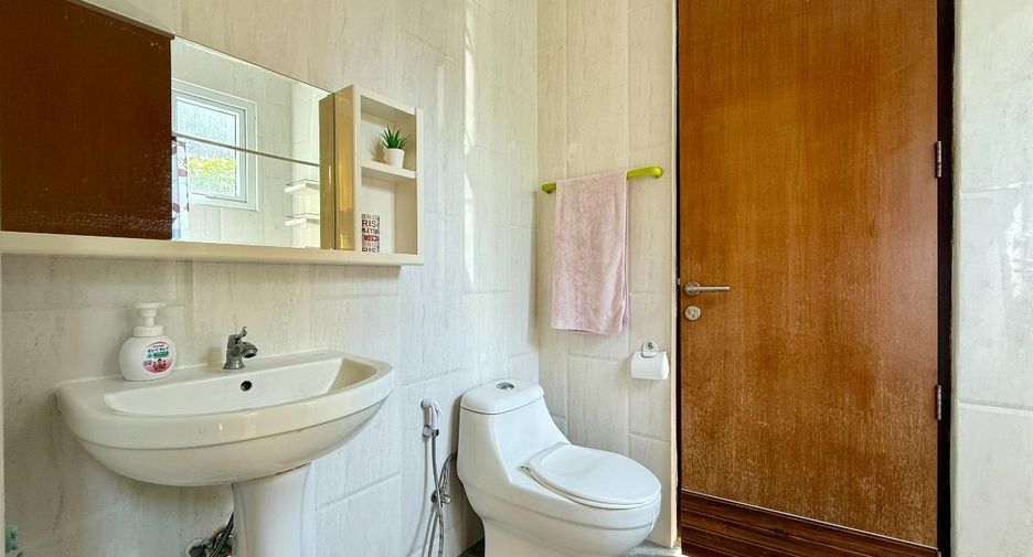 Продажа 2 спальни дом в Саттахип, Чонбури
