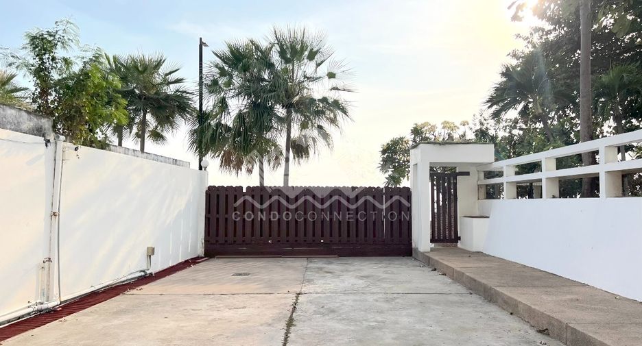 For sale 3 ベッドルーム condo in Bang Lamung, Chonburi