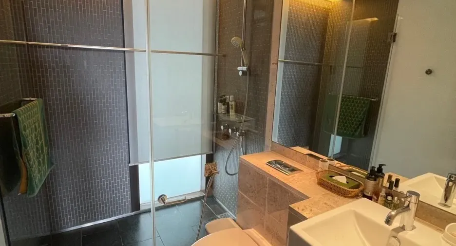 For rent 2 bedrooms condo in Pathum Wan, Bangkok
