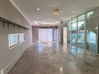 Reihenhaus zur Miete mit 5 Zimmer in Huai Khwang, Bangkok