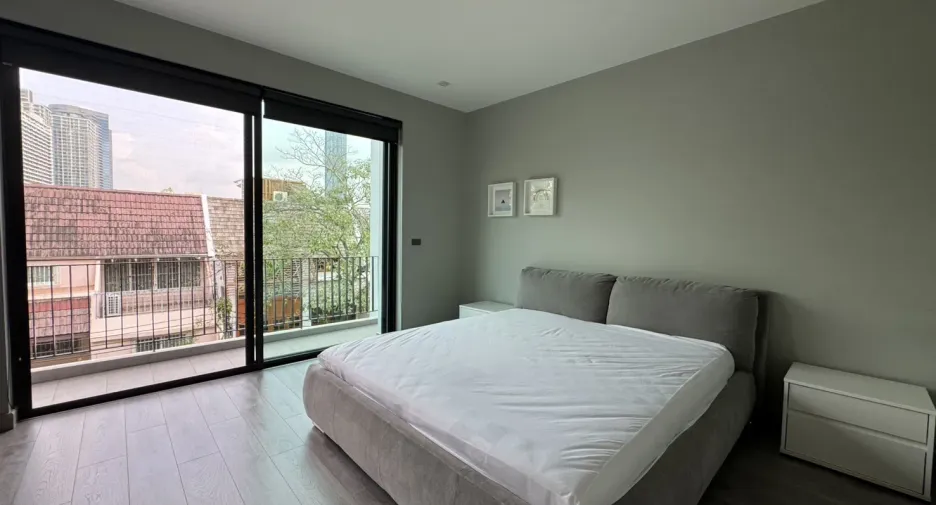 For rent 3 bedrooms house in Watthana, Bangkok
