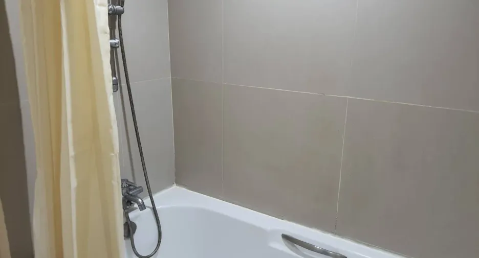 Wohnung zur Miete mit Studio in Khlong Toei, Bangkok