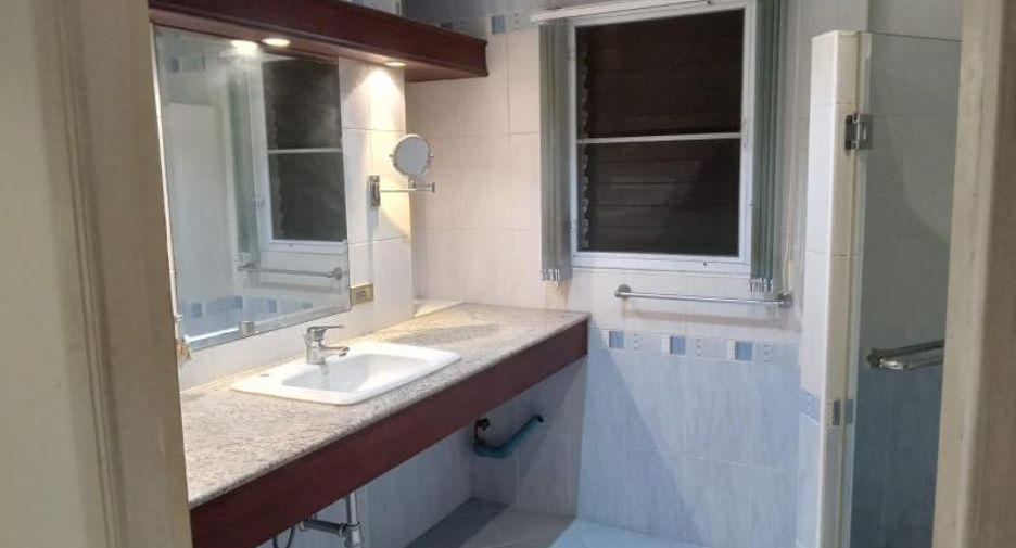 For sale 3 bedrooms condo in Bang Lamung, Chonburi