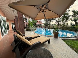 À vendre et à louer 4 chambres maison à Bang Lamung, Chonburi