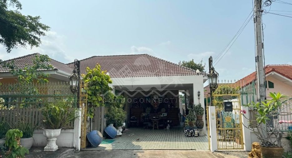 Продажа 3 спальни дом в Саттахип, Чонбури