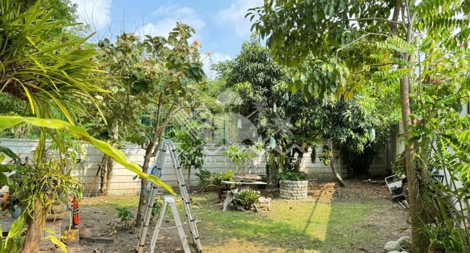 Продажа 3 спальни дом в Саттахип, Чонбури