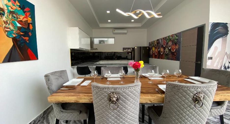 Casa en venta de 6 habitaciones en Bang Lamung, Chonburi