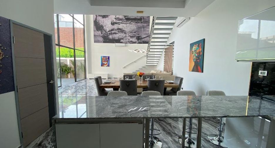 Casa en venta de 6 habitaciones en Bang Lamung, Chonburi