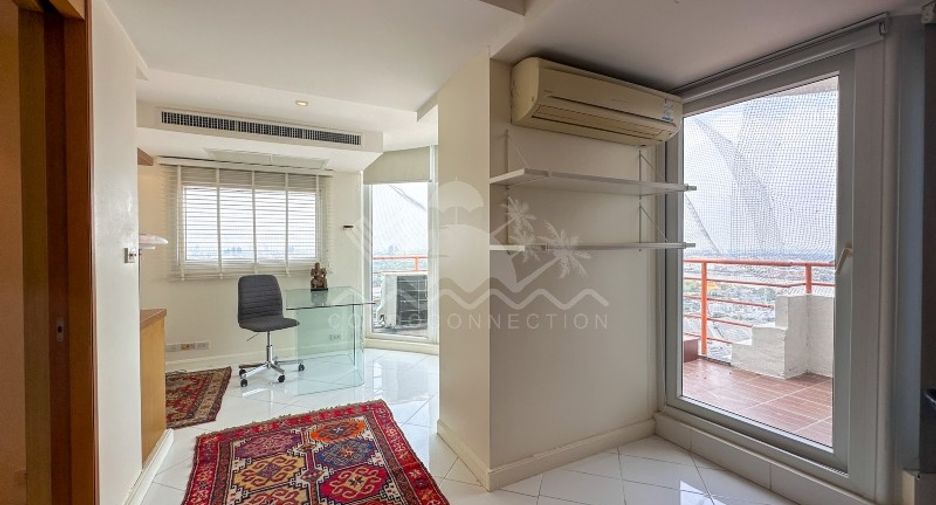 For sale 2 bedrooms condo in Yan Nawa, Bangkok