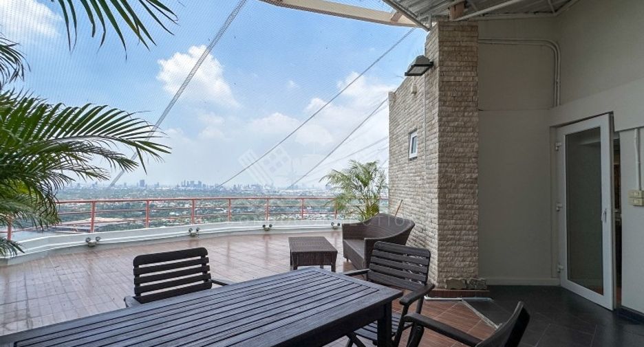 For sale 2 bedrooms condo in Yan Nawa, Bangkok