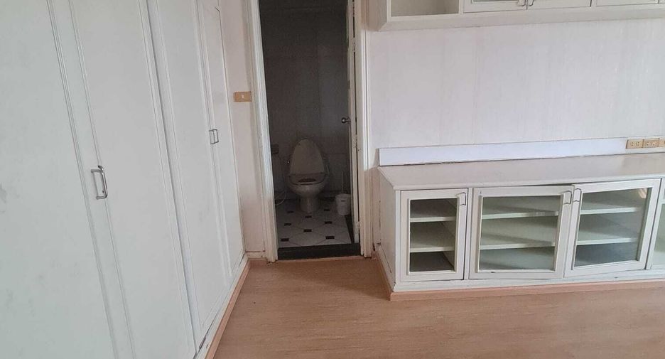 For sale 4 bedrooms condo in Khlong Toei, Bangkok