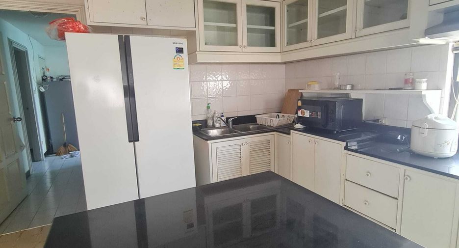 For sale 4 bedrooms condo in Khlong Toei, Bangkok