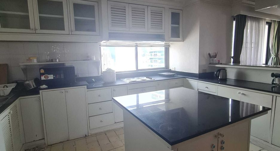For sale 4 bedrooms condo in Khlong Toei, Bangkok