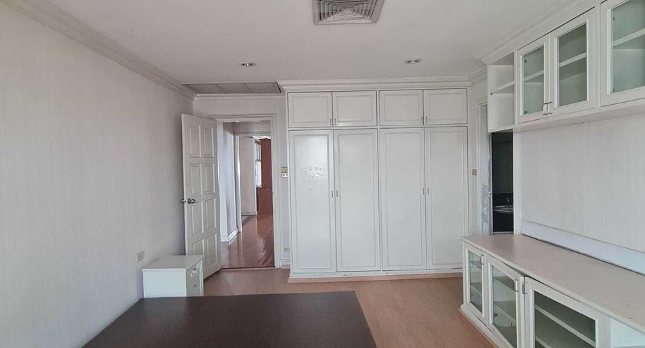 For sale 4 bedrooms condo in Khlong Toei, Bangkok
