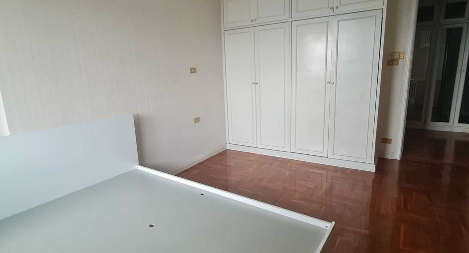 For sale 4 bedrooms condo in Khlong Toei, Bangkok