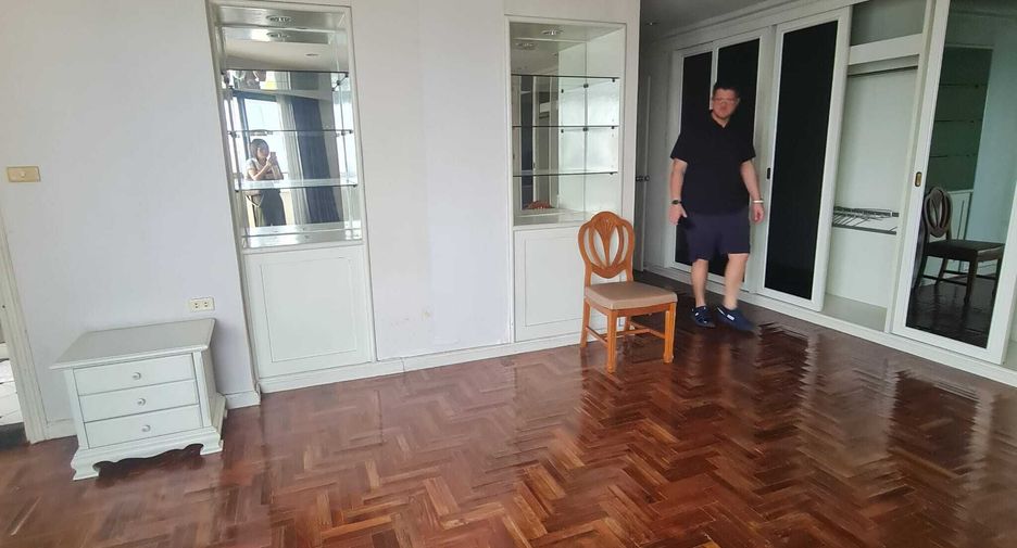 For sale 4 bedrooms condo in Khlong Toei, Bangkok