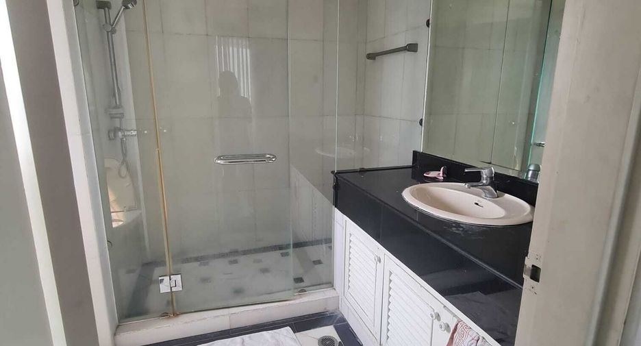 For sale 4 bedrooms condo in Khlong Toei, Bangkok