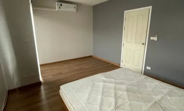 For sale 4 bedrooms townhouse in Suan Luang, Bangkok