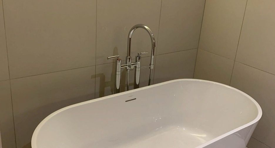 For rent 3 bedrooms apartment in Khlong Toei, Bangkok