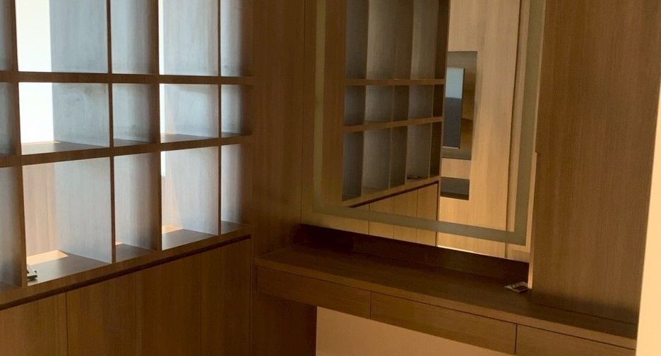 For rent 3 bedrooms apartment in Khlong Toei, Bangkok