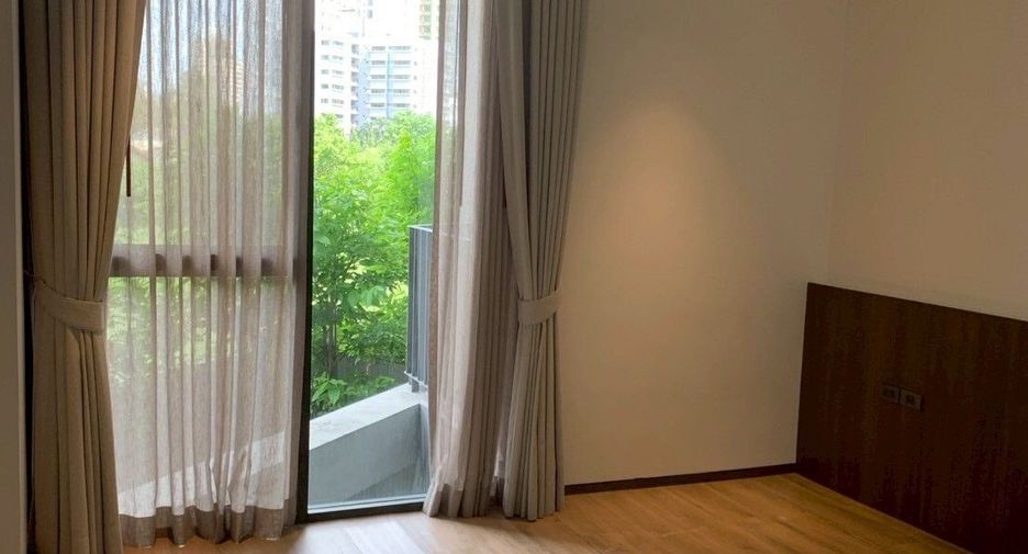 For rent 3 bedrooms apartment in Khlong Toei, Bangkok