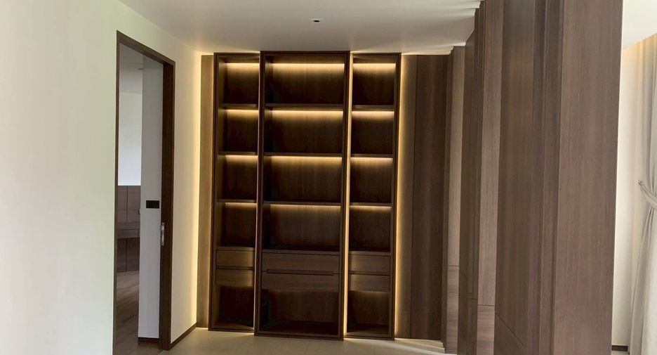 For rent 3 bedrooms apartment in Khlong Toei, Bangkok