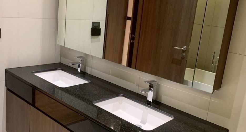 For rent 3 bedrooms apartment in Khlong Toei, Bangkok