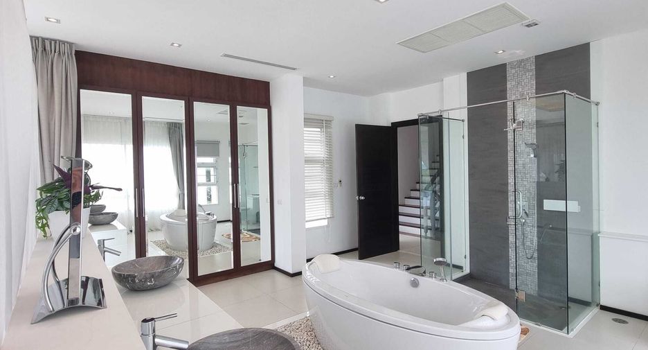 For sale and for rent 3 bedrooms villa in Mueang Phuket, Phuket
