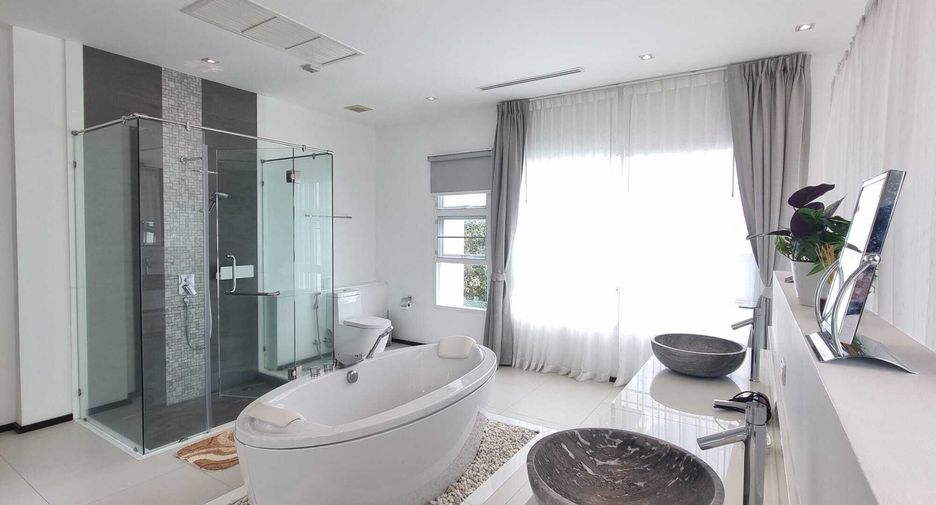 For sale and for rent 3 bedrooms villa in Mueang Phuket, Phuket