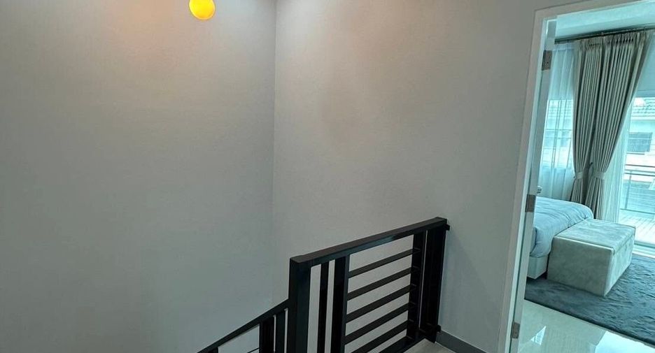 For sale 2 bedrooms townhouse in San Kamphaeng, Chiang Mai