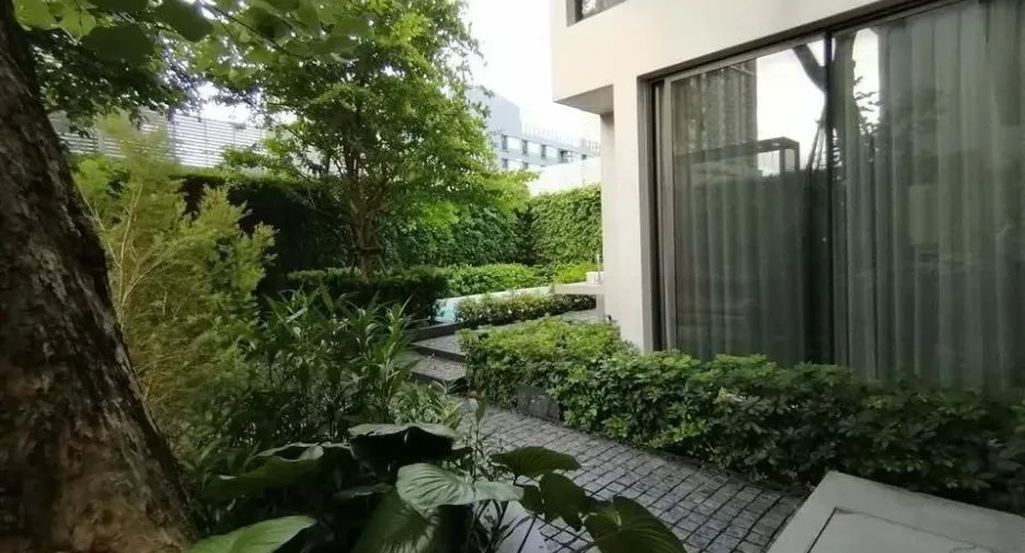 For rent 4 bedrooms house in Watthana, Bangkok