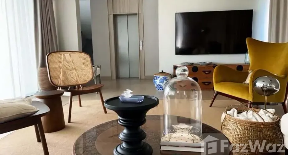 For rent 4 bedrooms house in Watthana, Bangkok
