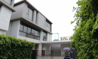 For rent 4 bedrooms house in Watthana, Bangkok