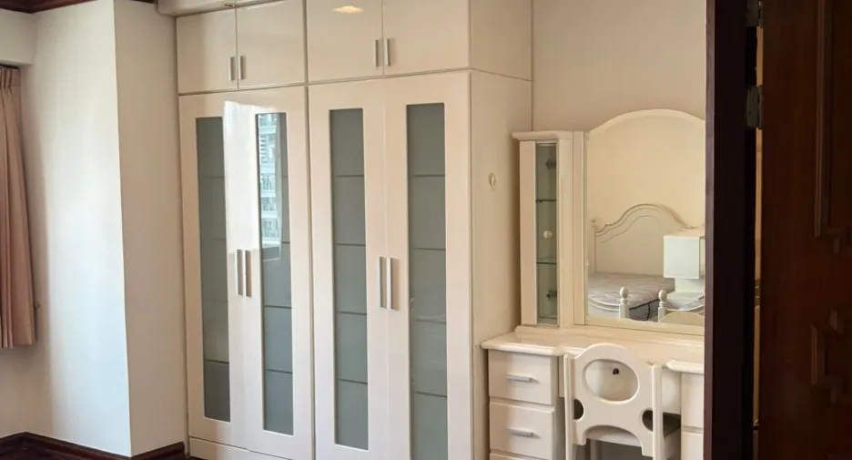 For rent 2 bedrooms condo in Khlong Toei, Bangkok